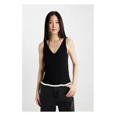 DEFACTO Fitted V-Neck Basic Plain Knitwear Undershirt