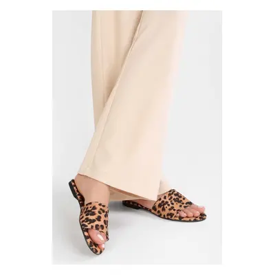 Shoeberry Women's Lion Leopard Fabric Flat Slippers