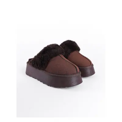 Capone Outfitters Furry Closed Toe Women's Slippers