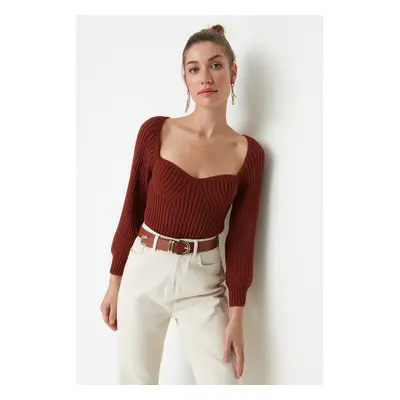 Trendyol Brown Crop Heart Neck Pletený svetr