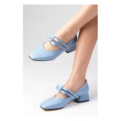 Mio Gusto Britney Blue Women's Flat Toe Short Heeled Shoes