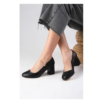 Mio Gusto Keira Women's Black Color Round Toe Heeled Shoes