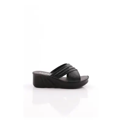 DGN 2132-22y Women's Cross Banded Slippers Black Cracked Suede