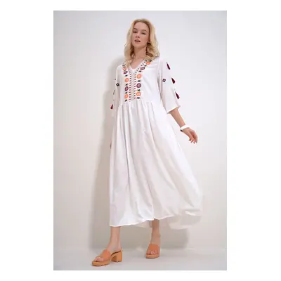 Trend Alaçatı Stili Women's White V-Neck Embroidered Tassel Detailed Woven Dress