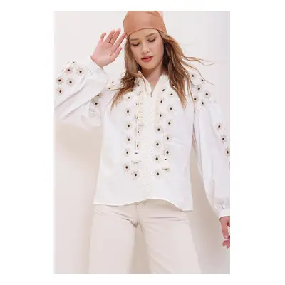 Trend Alaçatı Stili Women's Ecru Tassel Detailed Embroidered Cotton Blouse