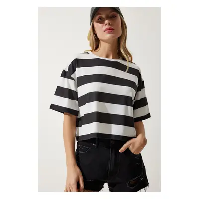 Happiness İstanbul Women's White Black Crew Neck Striped Crop Knitted T-Shirt