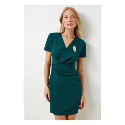 Happiness İstanbul Women's Emerald Green Brooch Wrap Collar Mini Woven Dress