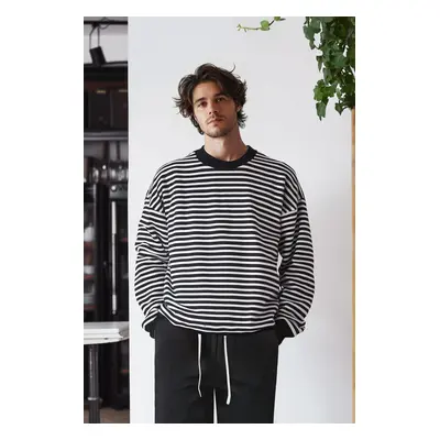 Trendyol Black-White Oversize/Wide Cut Soft Texture Striped Sweatshirt