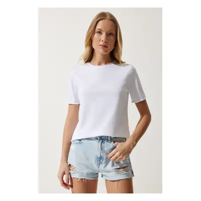 Happiness İstanbul Women's White Crew Neck Basic Knitted T-Shirt