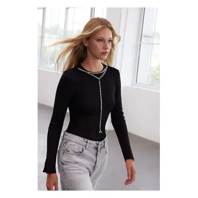 Trendyol Limited Edition Black Removable Accessory Detailed Snap Body Sweater