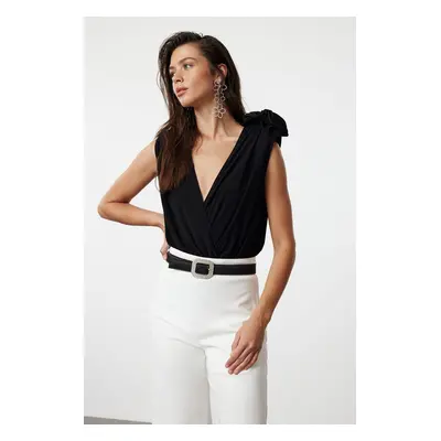 Trendyol Black Rose Accessory Detailed Deep V-Neck Knitted Body