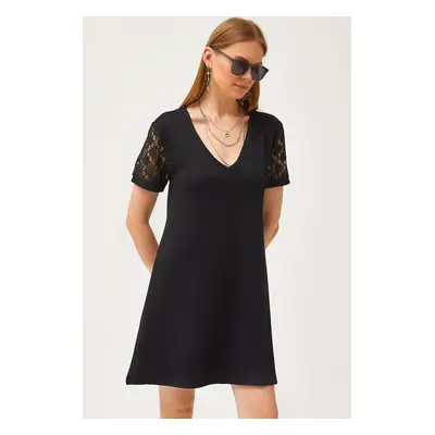 Olalook Women's Black V-Neck Lace Detailed Soft Textured Mini Dress