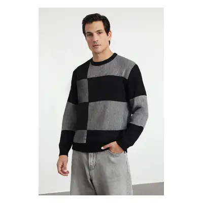 Trendyol Black Regular Crew Neck Color Blocked Knitwear Sweater