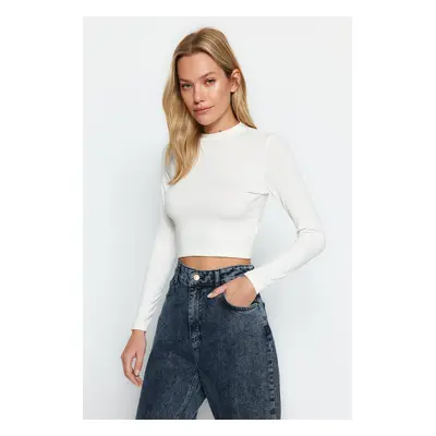 Trendyol Ecru Premium Soft Fabric Fitted Crop Stretchy Knitted Blouse