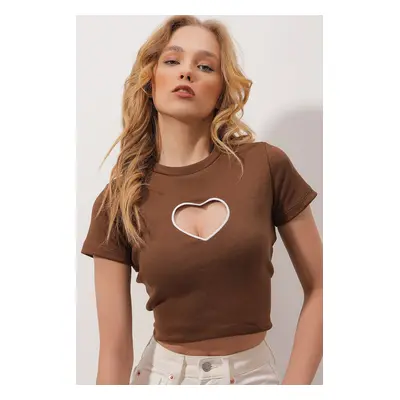 Trend Alaçatı Stili Women's Brown Crew Neck Heart Embroidery Half Sleeve Knitted Crop Blouse