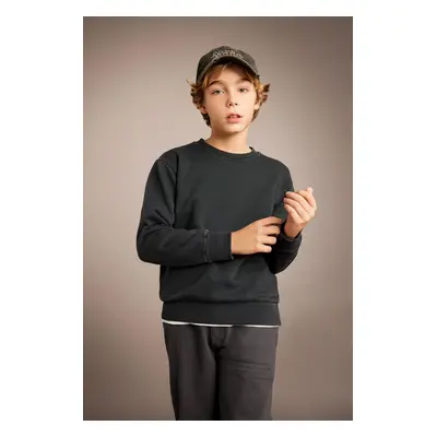 DEFACTO Boy&#39;s Crew Neck Washable Faded Effect Sweatshirt