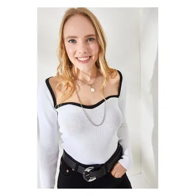 Olalook Women's White Black Kiss Collar Crop Knitwear Blouse