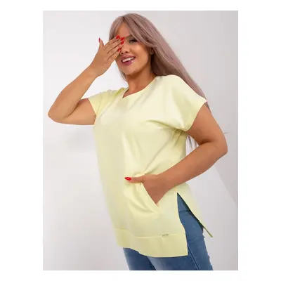 Světle žlutá halenka plus size s kapsami