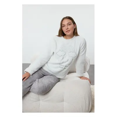 Trendyol White Cloud Patterned Wellsoft Winter Knitted Pajamas Set