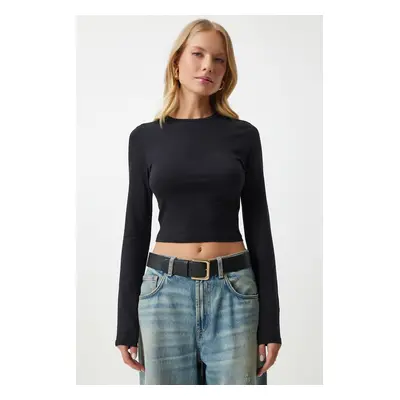 Happiness İstanbul Women's Black Crew Neck Basic Crop Knitted Blouse