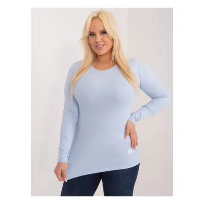 Světle modrá jednobarevná halenka plus size s nášivkou