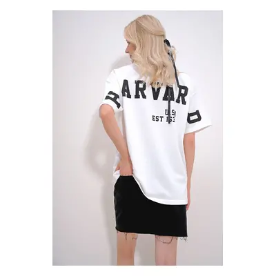 Trend Alaçatı Stili Women's White Crew Neck Back and Sleeves Printed Thread Oversize T-Shirt