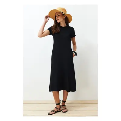 Trendyol Black Pocketed Premium Crew Neck A-Line Knitted Midi Dress