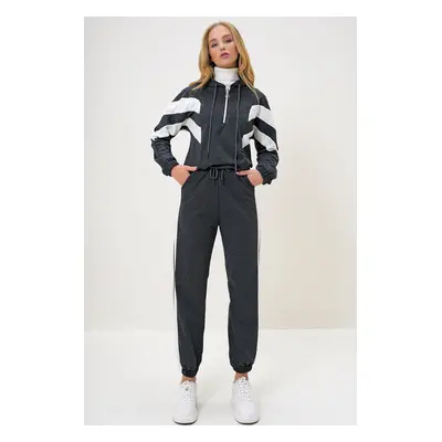 Trend Alaçatı Stili Women's Anthracite Hooded Half Zippered Sweatshirt and Elastic Leg Tracksuit