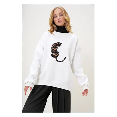 Trend Alaçatı Stili Women's Ecru Crew Neck Leopard Printed Yarn Sweatshirt