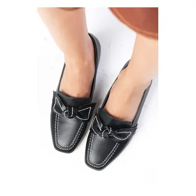 Mio Gusto Viola Black Color Flat Toe Women's Short Heeled Shoes