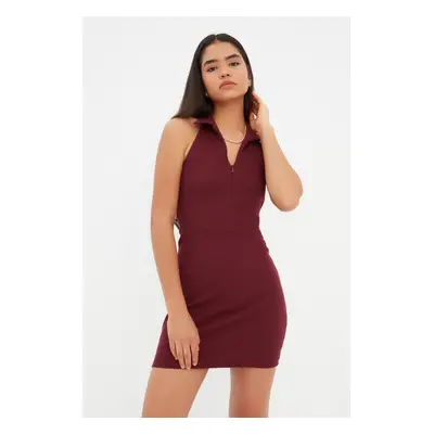 Trendyol Burgundy Fit Polo Neck Mini žebrované flexibilní pletené šaty