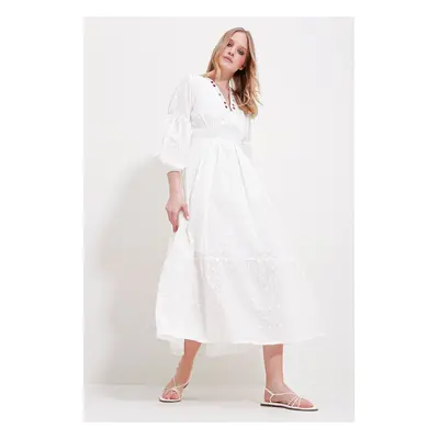 Trend Alaçatı Stili Women's White V Neck Scalloped And Embroidered Inner Lined Midi Length Dress