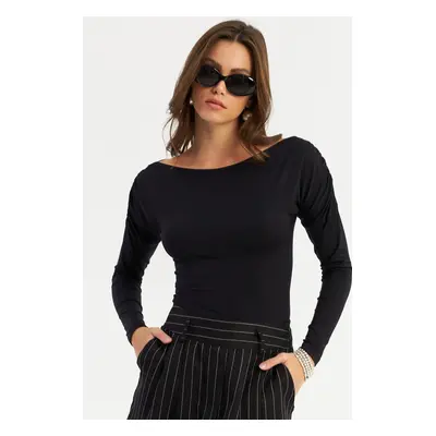 Cool & Sexy Women's Black Pleated Blouse SE2