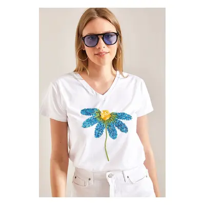 Bianco Lucci Women's Daisy Embroidered Tshirt