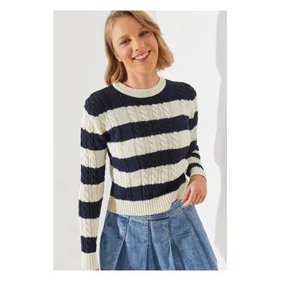 Bianco Lucci Women's Striped Crew Neck Sweater