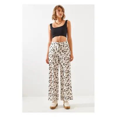 Bianco Lucci Women's Leopard Print Satin Trousers MBMS006