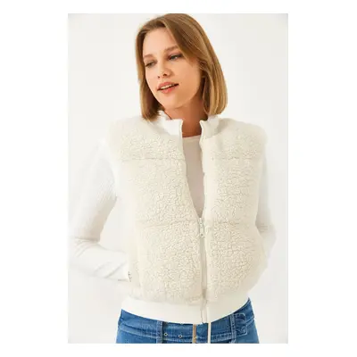 Bianco Lucci Women's Ribbed Pocket Detailed Zippered Teddy Vest