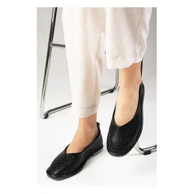 Mio Gusto Black Color Soft Sole Oval Toe Women's Ballerinas