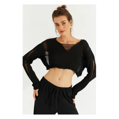 Cool & Sexy Women's Black Knitwear Crop Top