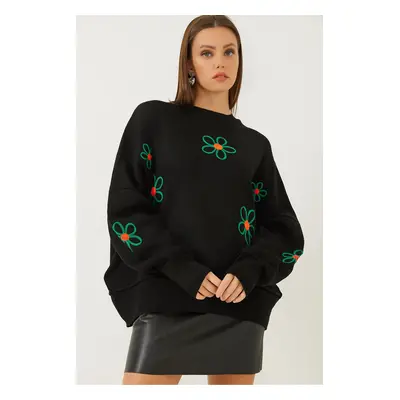 Bianco Lucci Women's Daisy Embroidered Knitwear Sweater