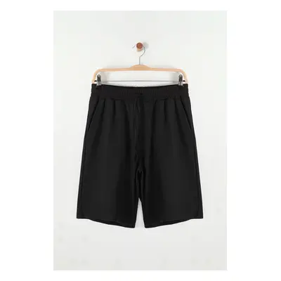 Trendyol Limited Edition Black Oversize/Wide Cut Textured Wrinkle-Free Ottoman Shorts