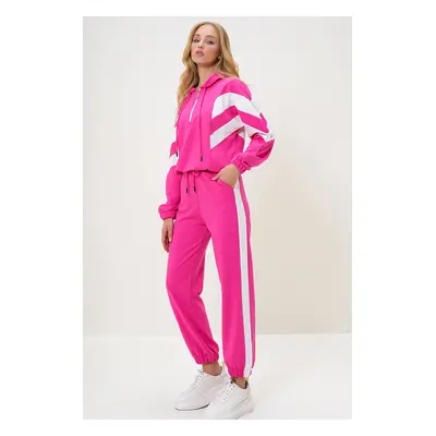 Trend Alaçatı Stili Women's Fuchsia Hooded Half Zippered Sweatshirt and Elastic Leg Tracksuit Se