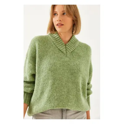 Bianco Lucci Women's V Neck Knitted Sweater