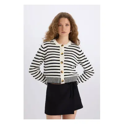 DEFACTO Coool Regular Fit Striped Crew Neck Buttoned Knitwear Cardigan