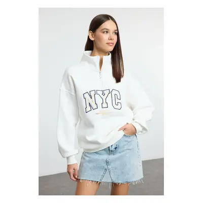 Trendyol White Oversize/Wide Pattern Slogan Embroidered Zippered Collar Knitted Sweatshirt