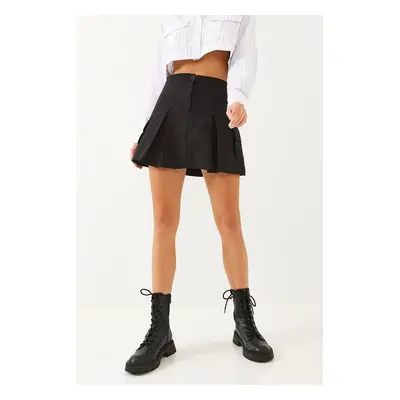 Bianco Lucci Women's Cargo Pocket Detailed Shorts Skirt