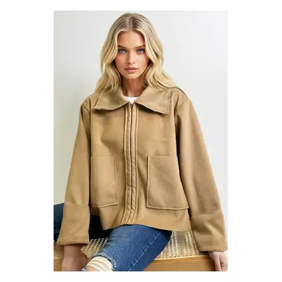 Trend Alaçatı Stili Women's Beige Shirt Collar Double Pocket Front Zippered Cashmere Jacket