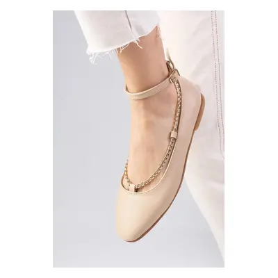 Mio Gusto Nude Women's Flat Toe Flat Shoes with Chain Accessory