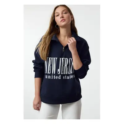 Trendyol Navy Blue Oversize Thick Polar Fleece Inside Slogan Printed Zippered Knitted Sweatshirt