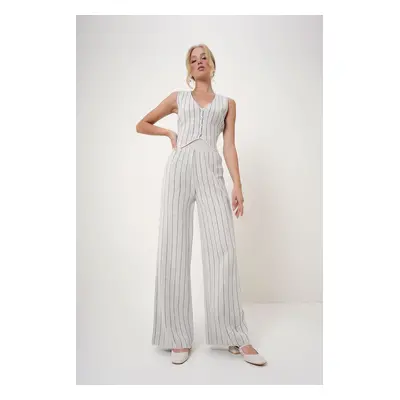 Trend Alaçatı Stili Women's Cream V-Neck Buttoned Vest and Elastic Waistband Trousers Striped Kn